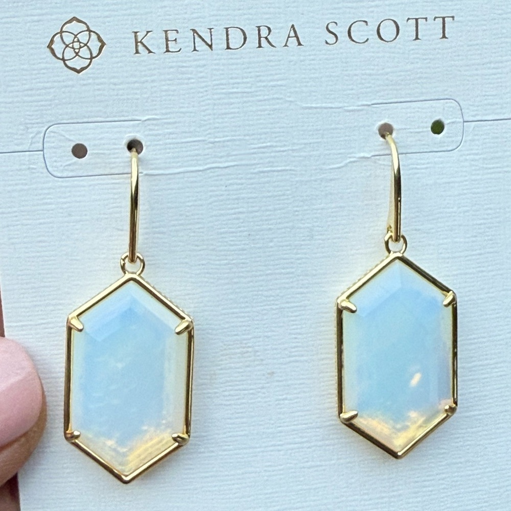 NWT- Kendra Scott Hallie Drop Earrings